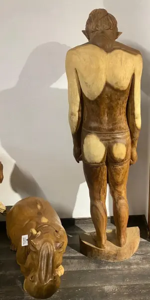 Artikelbild 4 des Artikels “Unikat: Stehender junger Mann – Kunstobjekt aus Suarholz “